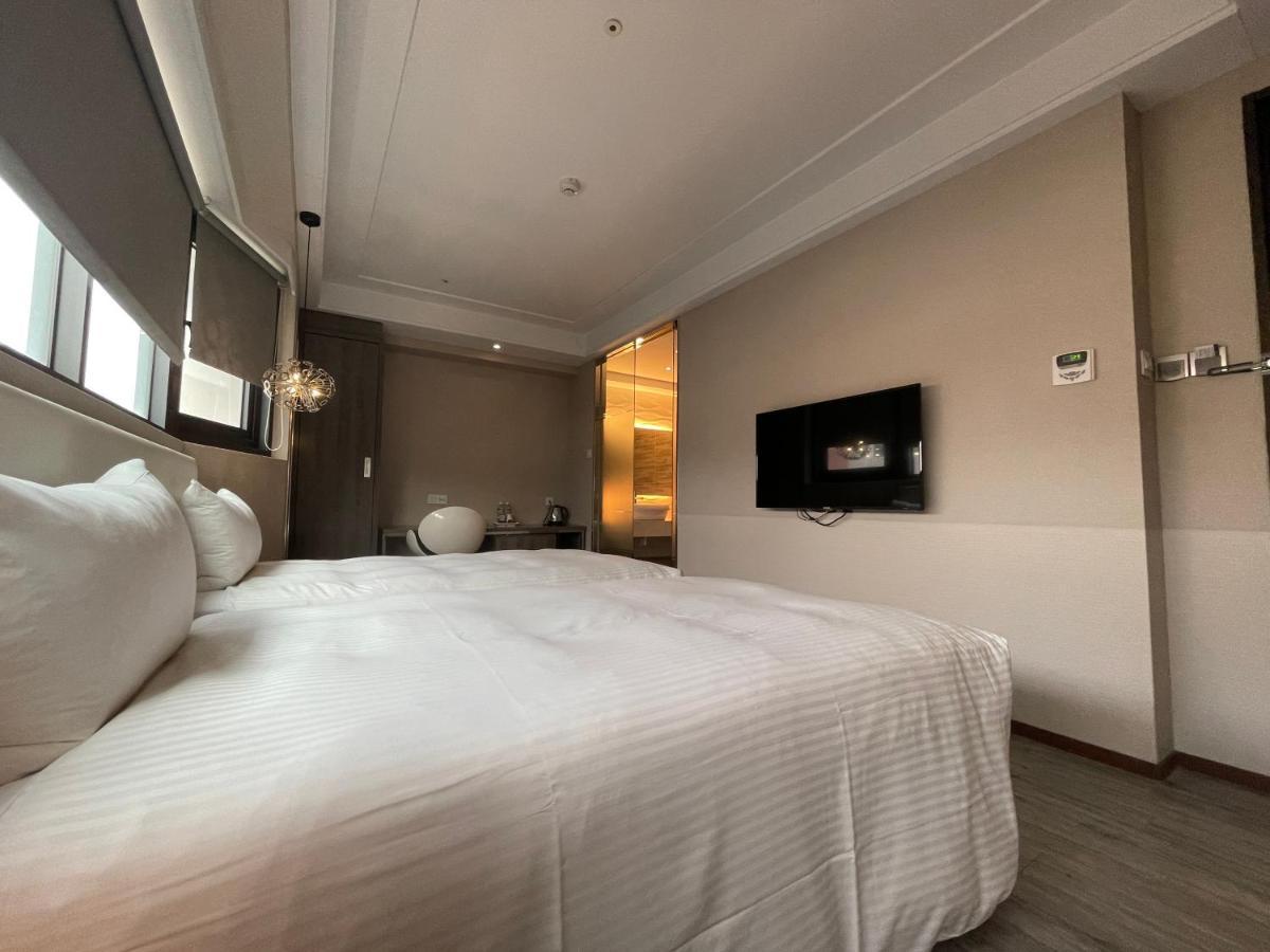 Royal Fine Hotel Kaohsiung Esterno foto